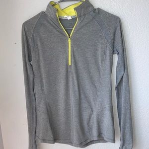 Under armor pull over